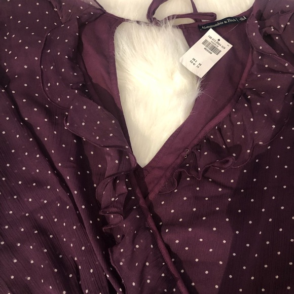 Deep V neck shirt 👚 - Picture 3 of 3